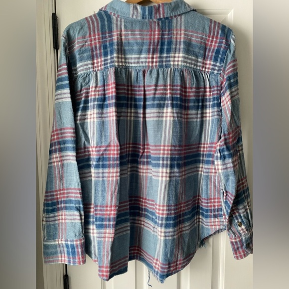 American Eagle Women’s Distressed Flannel Button Down Size L - Picture 4 of 5